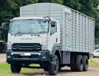 CAMION 6x4(ISUZU FVZ34T) corps acier fermé triple essieu RHD